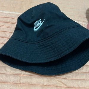 Nike bucket hat